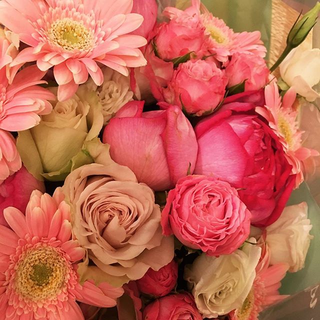 Monceau Fleurs 自由が丘店です。ローズのいい香り夏はイエロー系を選ぶお客様が多いですね！たくさん用意してお待ちしてます🌞#MonceauFleurs #Monceau #モンソーフルール #自由が丘 #ヶ丘 #お花 #flower #フラワー  #お花屋さん #花屋 #花のある暮らし#薔薇 #ローズ