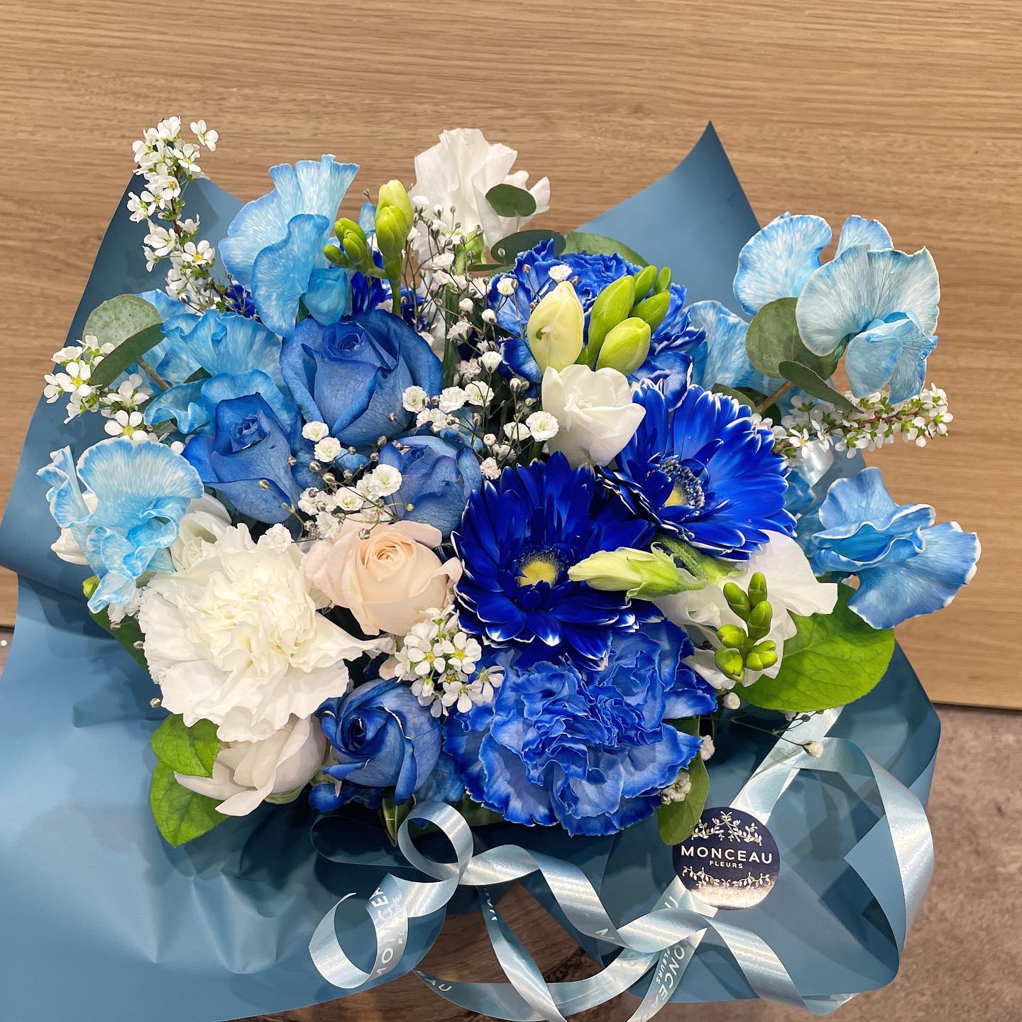 ブルーのお花を使ったアレンジメントや
花束もオーダーで承れます
.
ご相談ください