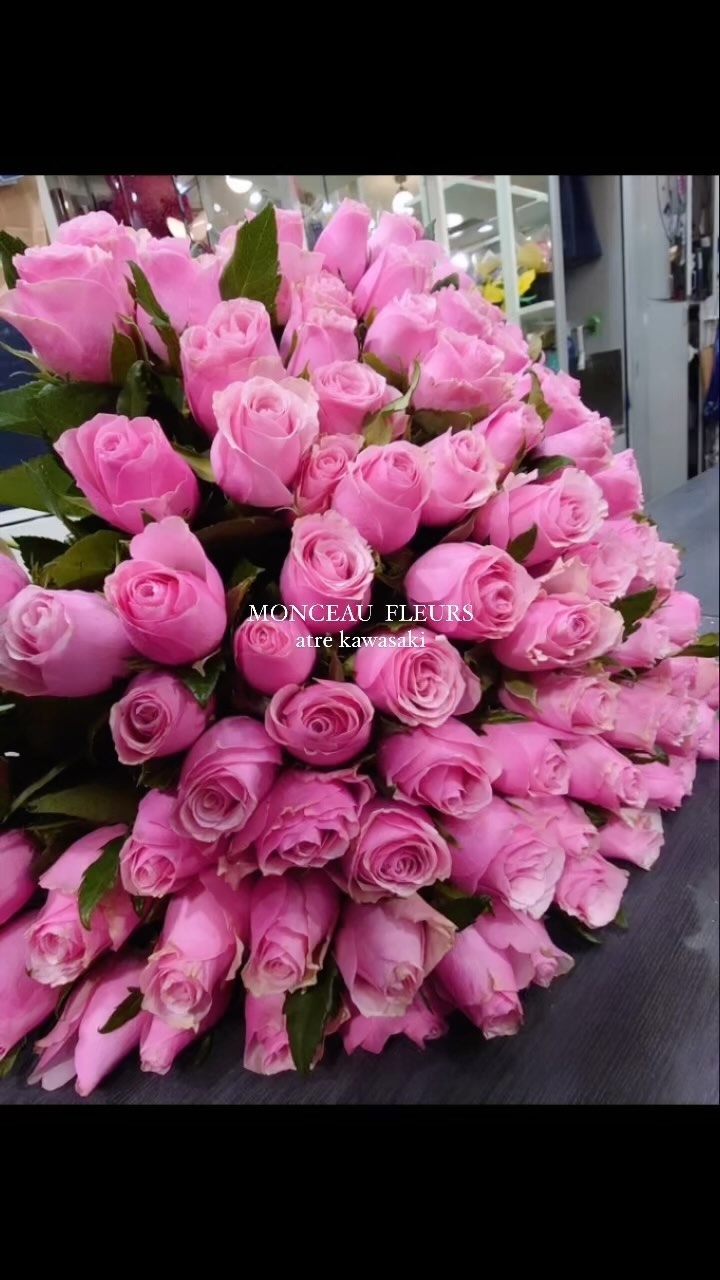 .

バラ108本のお花束
お客様リクエストのピンク色のバラ
可愛いピンクでまとめたお花束はとても綺麗でした
ご注文ありがとうございました。

指定のお花で本数の多い場合は、
約1ヶ月前のご予約でお作りが出来ます。

本日も皆様のご来店をお待ちしております。


 


お気軽にお問い合わせください。
【モンソーフルール アトレ川崎店】
〒210-0007
神奈川県川崎市川崎区駅前本町26-1
アトレ川崎1F
TEL&FAX:044-200-6701
営業時間:10:00〜21:00