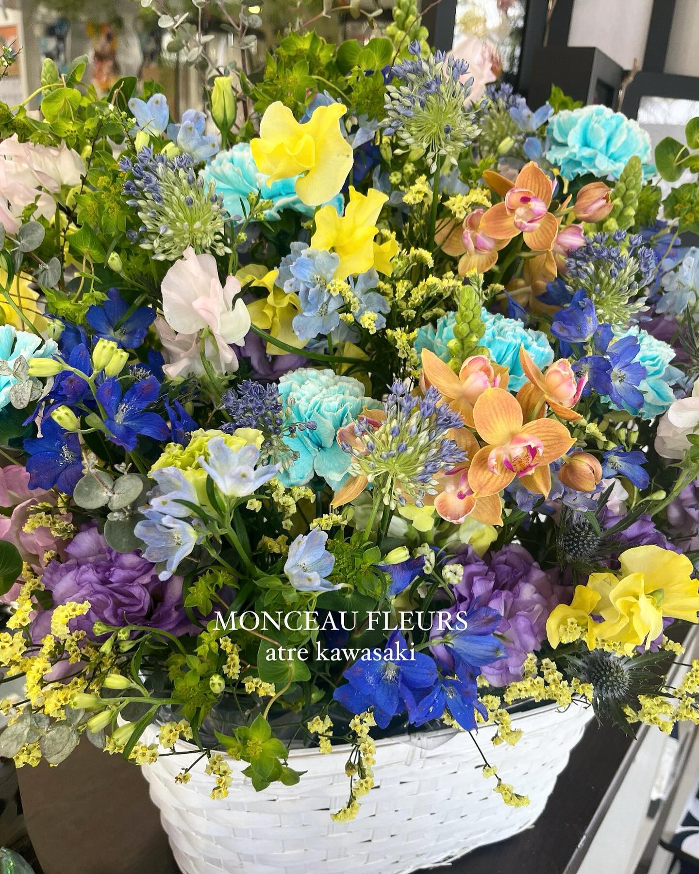 .

お供えのアレンジメント
お客様ご希望のカラーとお花でおまとめしました。
ご注文ありがとうございました。

春のお彼岸、お供えのお花たくさんご用意しております