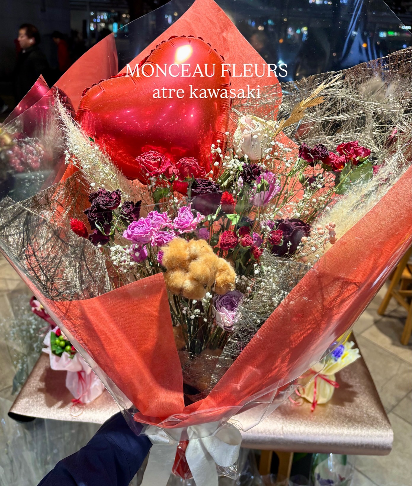 .ドライフラワーブーケのオーダーも承っております️🥀ご注文の際は生花でのお花束同様、雰囲気やご予算をお伺いいたします。(寒色系のお色はご希望に添えない場合もございます。)ご注文お待ちしております #ドライフラワー #ドライフラワーブーケ #ドライフラワー販売 #プレゼント #flowergift #花束 #お祝い #ブーケ #bouquet#フラワーアレンジメント#卒園式 #卒業式 #送別会#誕生日 #記念日#全国配送 #地方発送#お花のある暮らし #モンソーフルール#モンソーフルールアトレ川崎#パリ生まれのお花屋さん#monceaufleurs#川崎花屋お気軽にお問い合わせください。【モンソーフルール アトレ川崎店】〒210-0007神奈川県川崎市川崎区駅前本町26-1アトレ川崎1FTEL&FAX:044-200-6701営業時間:10:00〜21:00