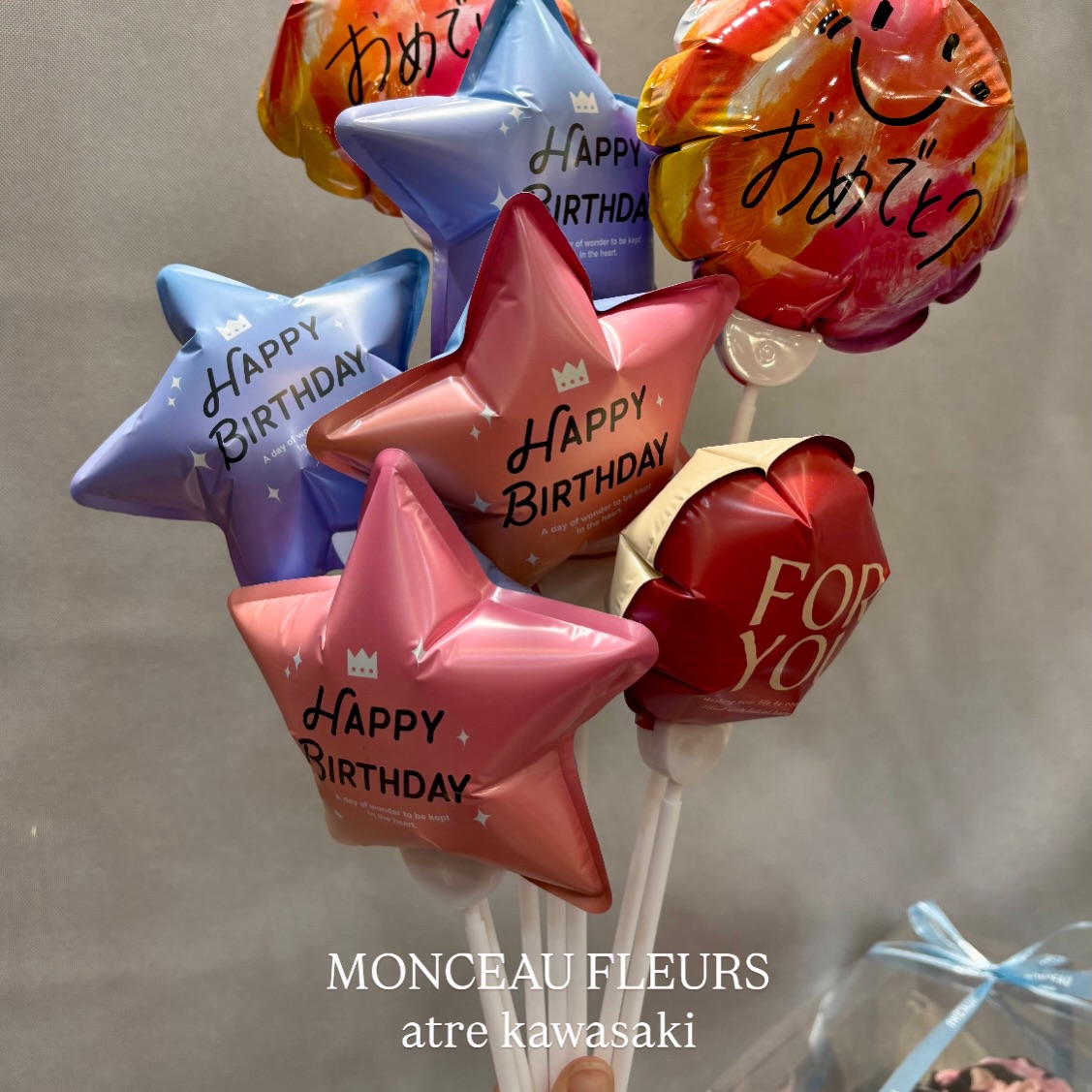 .⁡Happy Birthday バルーン 入荷しております⁡お花束やアレンジメントと一緒にお付けすることもできます◎バルーンだけでお作りするバルーンブーケもおすすめ⁡⁡ #バルーン#バルーンブーケ  #プレゼント  #flowergift 花束  お祝い ブーケ  bouquetフラワーアレンジメント卒園式 卒業式 送別会誕生日 記念日全国配送 地方発送お花のある暮らし モンソーフルールモンソーフルールアトレ川崎パリ生まれのお花屋さんmonceaufleurs川崎花屋お気軽にお問い合わせください。【モンソーフルール アトレ川崎店】〒210-0007神奈川県川崎市川崎区駅前本町26-1アトレ川崎1FTEL&FAX:044-200-6701営業時間:10:00〜21:00