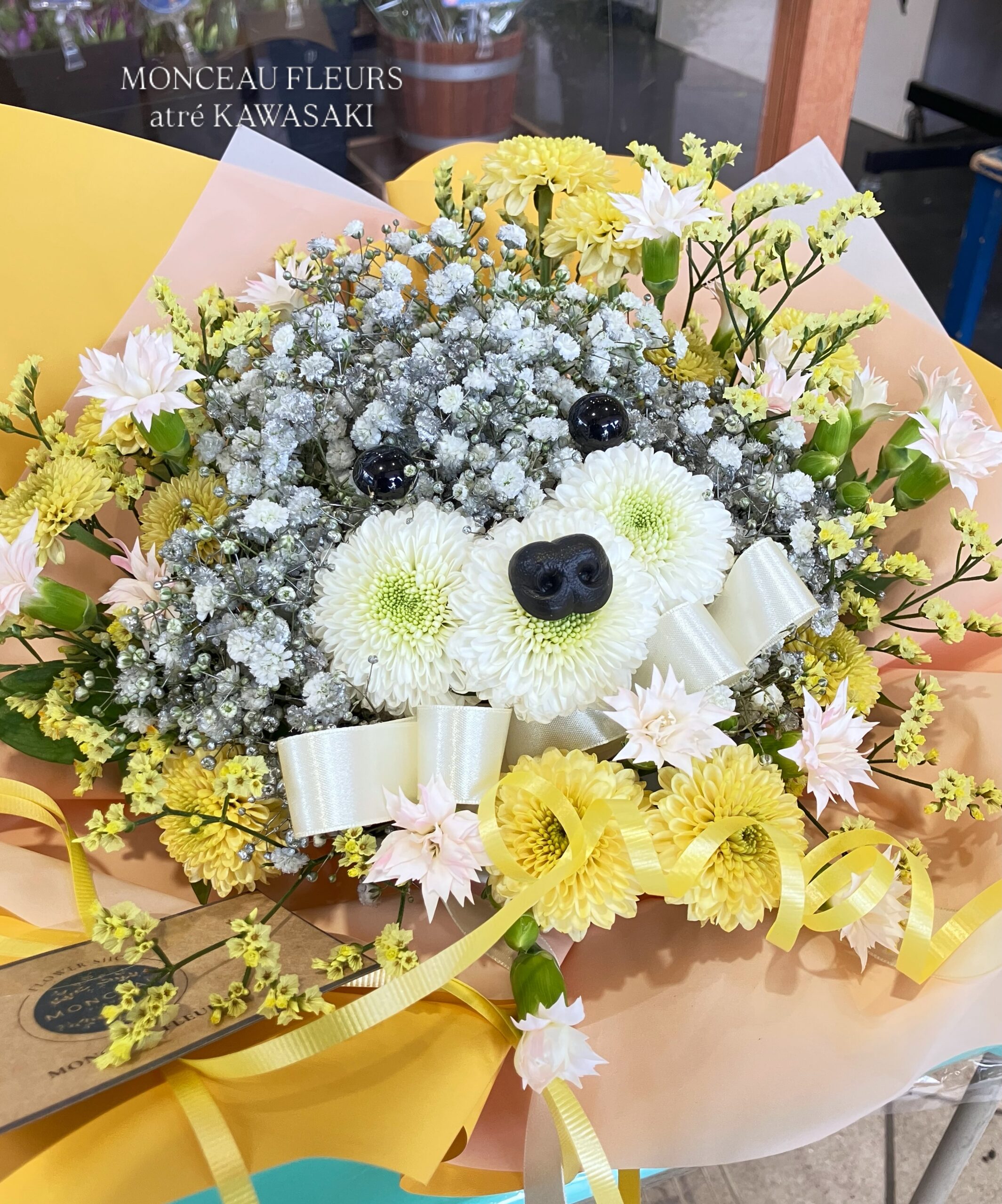 .お客様よりご注文いただいたアレンジメントよりイメージ通りになる様、スタッフがお花選びから丁寧にお作りしましたこだわりのあるお花も承ることが出来ますので、一度ご相談ください🫧お気軽にお問い合わせください。【モンソーフルール アトレ川崎店】〒210-0007神奈川県川崎市川崎区駅前本町26-1アトレ川崎1FTEL 044-200-6701#犬のアレンジメント#フラワーアレンジメント #モンソーフルールアトレ川崎#川崎花屋